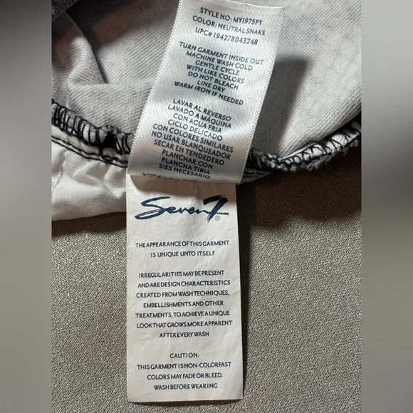 Seven 7 Stylish Snake Print Skinny Jeans - size 8. - Picture 9 of 10